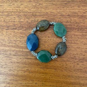 Bracelet with natural stones